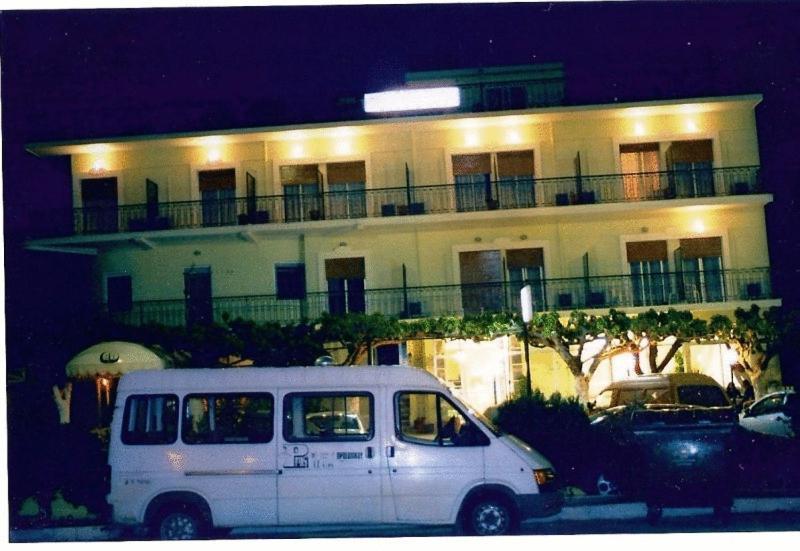 Pyrassos Hotel Néa Ankhíalos Eksteriør billede